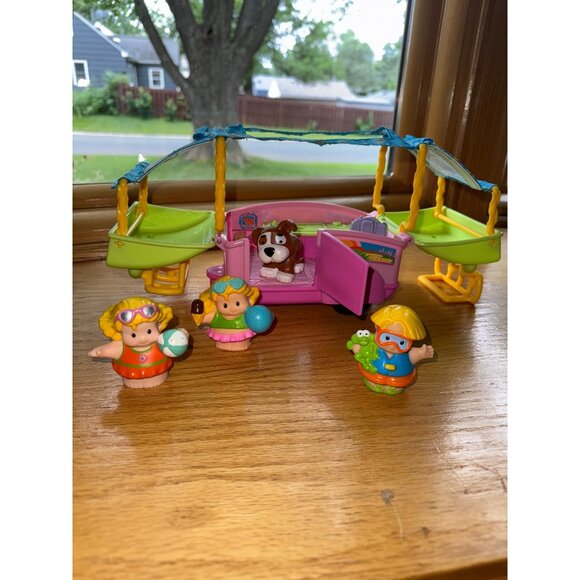 Fisher-Price Little People Beach Camping Set With Camper & Figures - Picture 7 of 7
